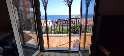 Foto Appartamento a Giardini-Naxos Centro di 106 m² con 5 locali in vendita