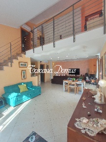 Foto Villa a schiera a Monteriggioni di 235 m² con 7 locali in vendita