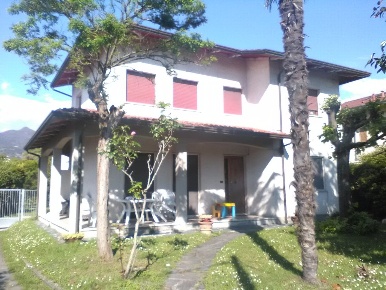 Foto Villa bifamiliare a Montignoso Marina Verde, Renella di 70 m²