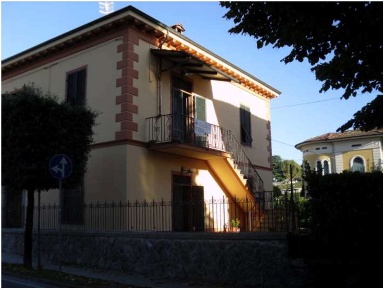 Foto Villa bifamiliare in barga, Barga Centro di 150 m² con 6 locali