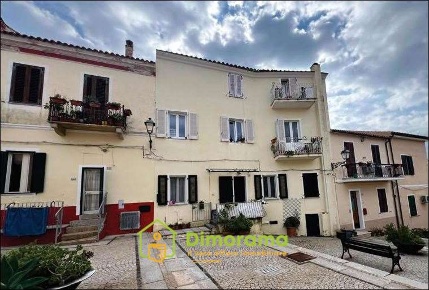 Foto Appartamento in Via Cavour 22, La Maddalena di 175 m² con 6 locali