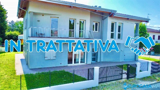 Foto Appartamento in Via Savino Forti, Novi di Modena Rovereto di 240 m²