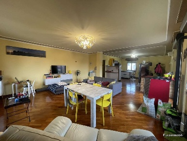Foto Appartamento in Via Giacomo Ferrari 1, Traversetolo Centro di 215 m²
