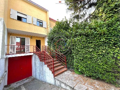 Foto Villa a schiera in via Ruggero da Pessano, Pessano con Bornago Centro