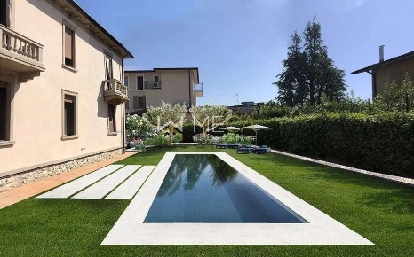 Foto Villa unifamiliare in Via IV Novembre 17, Salò Centro di 382 m²