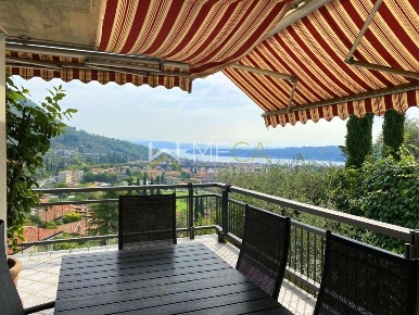 Foto Villa unifamiliare a Salò di 460 m² con 10 locali in vendita