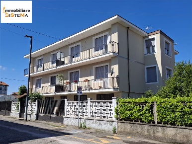 Foto Appartamento in via Milite Ignoto, Santena di 117 m² con 4 locali