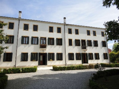 Foto Villa unifamiliare a Motta di Livenza di 1000 m² con 18 locali