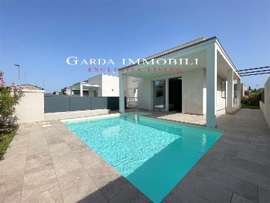 Foto Villa unifamiliare in Via Miralago, Peschiera del Garda in vendita