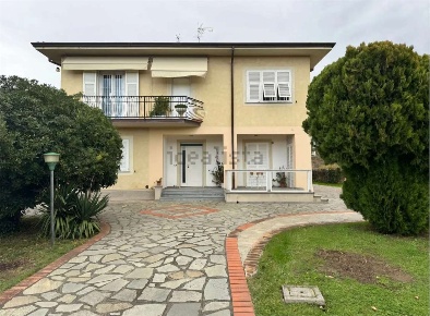 Foto Appartamento a Santo Stefano di Magra di 200 m² con 7 locali