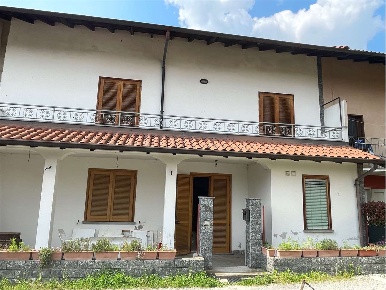 Foto Appartamento in Via Aronco, Castelletto sopra Ticino Centro di 240 m²