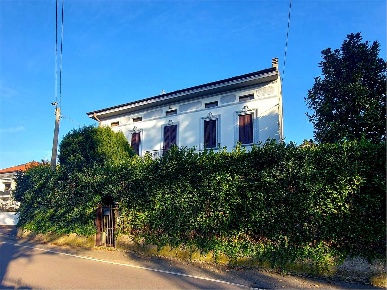 Foto Villa unifamiliare in via V.Veneto 458, Cislago Centro di 200 m²