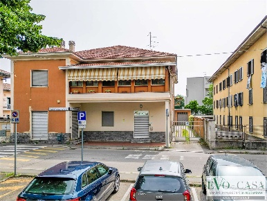 Foto Appartamento in via san martino 34, Magnago Centro di 219 m²