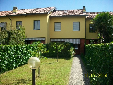 Foto Villa a schiera in via Brabbia 123, Castelletto sopra Ticino Centro