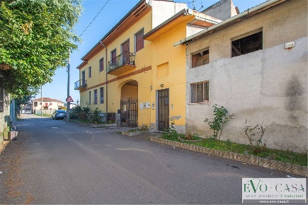 Foto Appartamento in via Perego  12, Magnago Centro di 128 m² con 3 locali