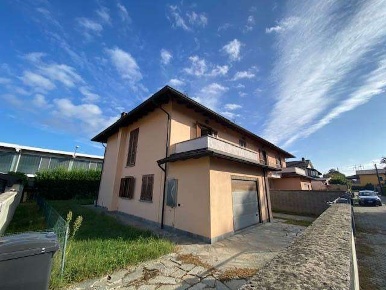 Foto Villa unifamiliare a Gambolò di 160 m² con 4 locali in vendita