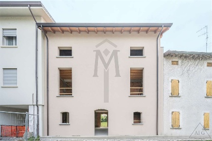 Foto Villa bifamiliare a Cavriago di 218 m² con 6 locali in vendita