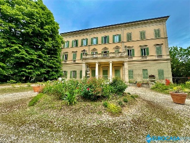 Foto Appartamento in via Gramsci, Novi di Modena Centro di 180 m²