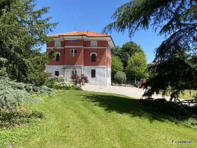 Foto Villa unifamiliare in Via Gabriele D'annunzio, Traversetolo Centro