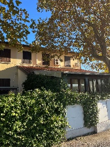 Foto Appartamento a Massa Lombarda di 250 m² con 8 locali in vendita