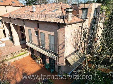 Foto Villa a schiera a Savignano sul Panaro di 214 m² con 6 locali