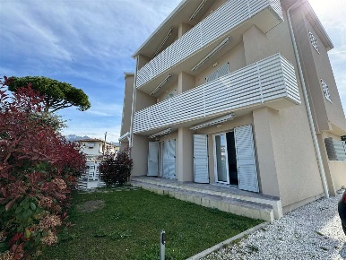 Foto Appartamento in Via  Marietta, Montignoso Cinquale di 90 m² in affitto