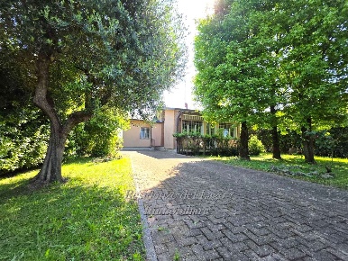 Foto Villa unifamiliare in VIA MIRALAGO, Peschiera del Garda in vendita