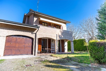Foto Villa bifamiliare in Via Barbieri, Bomporto Sorbara di 230 m²
