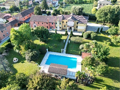 Foto Villa unifamiliare a Piombino Dese di 1200 m² con 30 locali in vendita