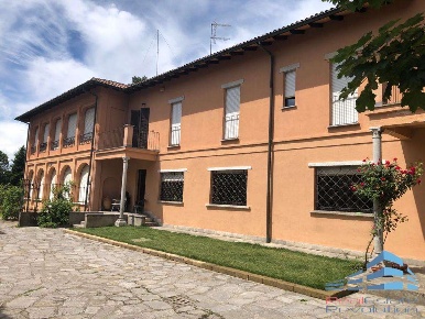 Foto Villa unifamiliare a Castelletto sopra Ticino di 980 m² con 5 locali