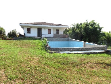 Foto Villa unifamiliare a Cameri di 300 m² con 4 locali in vendita