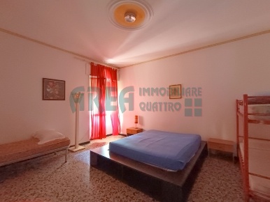 Foto Appartamento in Via Scarincio, Imperia Porto Maurizio di 126 m²