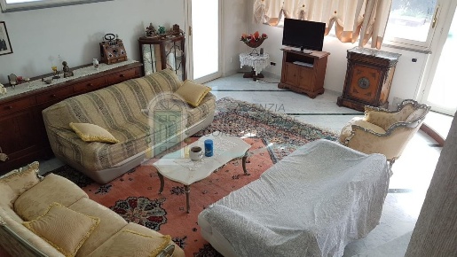Foto Villa unifamiliare a Cerreto Guidi Centro di 600 m² con 10 locali