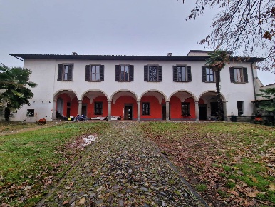 Foto Villa unifamiliare a Castelli Calepio Centro di 700 m² con 6 locali