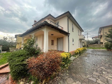 Foto Villa unifamiliare a Castelfranco Piandiscò Pian Di Scò di 210 m²