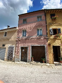 Foto Appartamento a Matelica Braccano di 127 m² con 4 locali in vendita