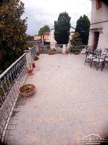 Foto Appartamento a Novi di Modena di 145 m² con 4 locali in vendita