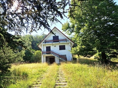 Foto Appartamento a Langhirano di 158 m² con 8 locali in vendita