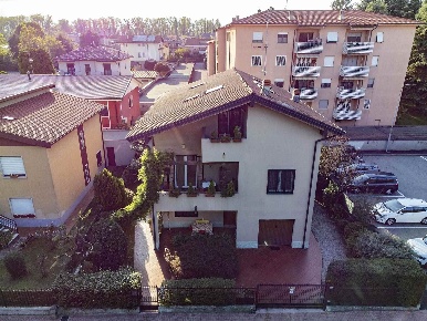 Foto Villa unifamiliare in Via Monzese 26, Vignate Centro di 279 m²