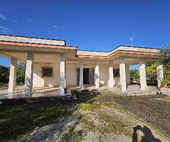 Foto Villa unifamiliare in sanbarbato, Villa Castelli di 168 m² in vendita