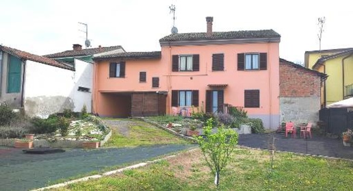 Foto Villa bifamiliare a Broni Cassino Po di 265 m² con 12 locali