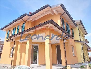 Foto Villa bifamiliare a Podenzano Crocetta di 150 m² con 4 locali