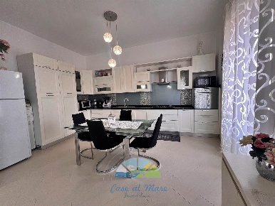 Foto Appartamento in CENTRO, La Maddalena di 110 m² con 5 locali in vendita