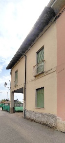 Foto Appartamento in via Piave, Turate Centro di 159 m² con 5 locali