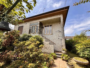 Foto Villa unifamiliare a Gambolò Centro di 176 m² con 3 locali in vendita