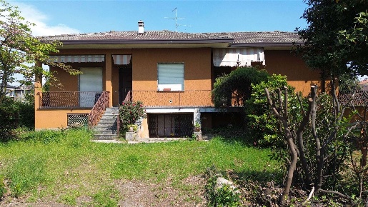 Foto Villa unifamiliare in Via Bernardo Luini 39, Turate di 138 m²