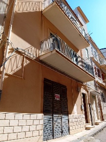 Foto Appartamento a Campobello di Licata di 200 m² con 10 locali in vendita