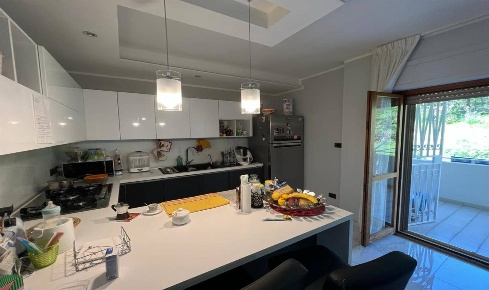 Foto Appartamento a Castrolibero Andreotta di 140 m² con 6 locali