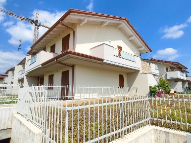 Foto Appartamento a Bonate Sopra Centro di 105 m² con 4 locali in vendita