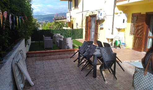 Foto Villa bifamiliare in via Leonardo da Vinci, Mendicino di 185 m²